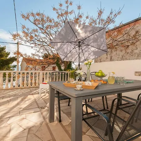 Holiday Home Dalmatino Apartment